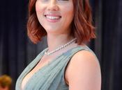 Hair trend: Scarlett Johansson diventa rossa