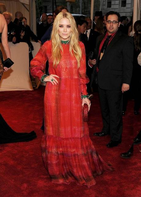 mary-kate-ashley-olsen-met-ball-2011-03