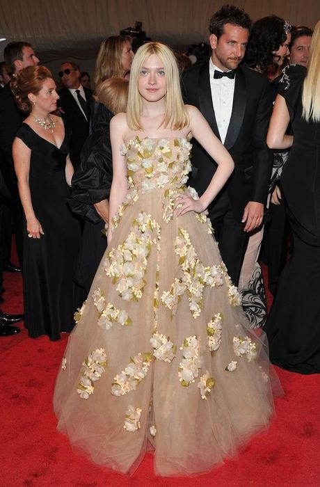 dakota-fanning-met-ball-2011-04