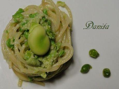 Spaghetti con pesto di fave