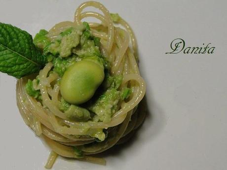 Spaghetti con pesto di fave