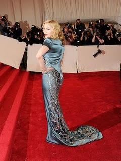 Met Ball 2011: Madonna ha la via lattea sulla gonna