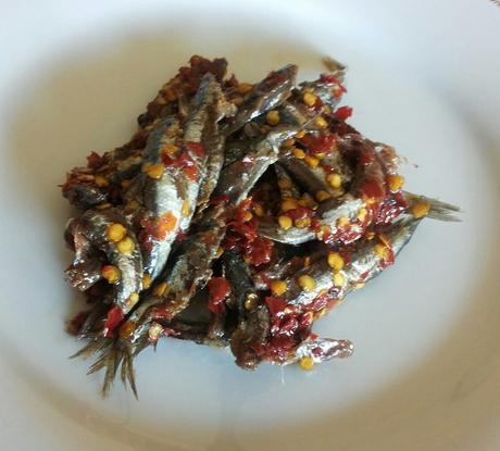 Acciughe sotto sale alla calabrese: la ricetta originale e come mangiarle Acciughe sotto sale
