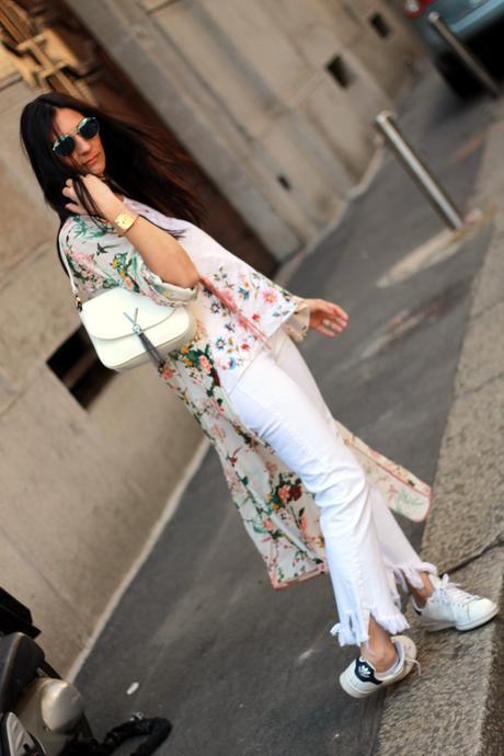 Kimono in a white and flowers outfit Kimono in a white and flowers outfit