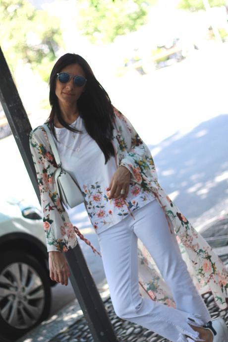 Kimono in a white and flowers outfit Kimono in a white and flowers outfit
