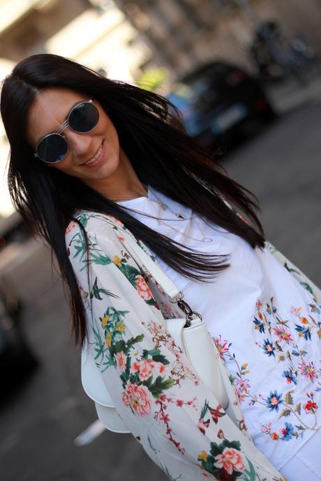 Kimono in a white and flowers outfit Kimono in a white and flowers outfit