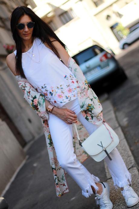Kimono in a white and flowers outfit Kimono in a white and flowers outfit