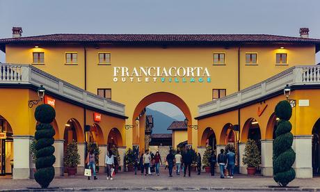5 OUTLET VILLAGE DOVE CERCARE L’AFFARE E TORNARE A CASA APPAGATI mkzd-lov_village_slider_image_-main
