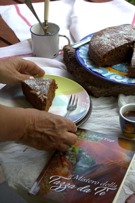 Torta al caffè e pinoli e … Amelia sbarca alla Trattoria “La Zucca Gialla” di Cesenatico Torta al caffè e pinoli e … Amelia sbarca alla Trattoria “La Zucca Gialla” di Cesenatico