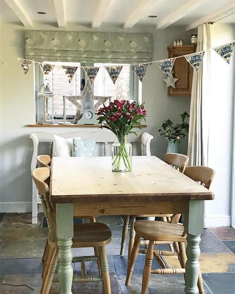 Un bellissimo cottage nella campagna inglese It's a birthday week in our home....little Ollie was 8 yesterday ❤️ it's lasting days! All the best birthdays last at least a week don't they?! ❤️