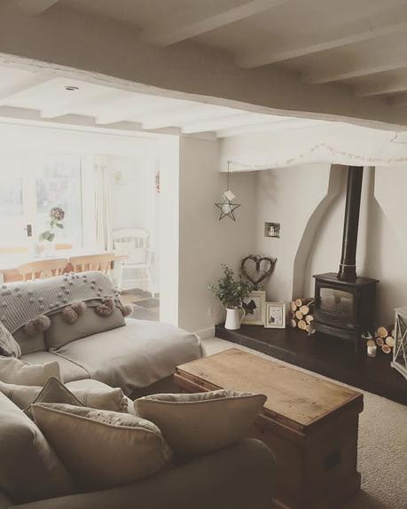 Un bellissimo cottage nella campagna inglese Happy Tuesday ❤️ very busy and exciting day ahead......but first, tea !!! X