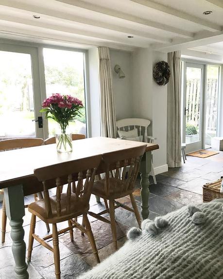 Un bellissimo cottage nella campagna inglese Lovely day so far, shopping, run, lunch, Food Gusto and now enjoying a nice cuppa ❤️ fancy watching a good film tonight - any recommendations??