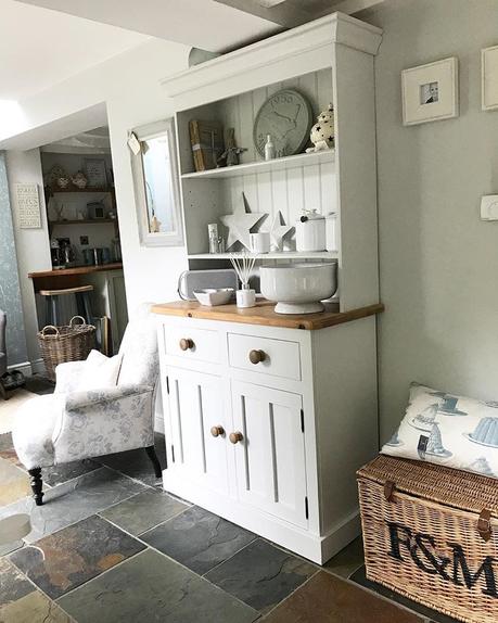 Un bellissimo cottage nella campagna inglese More help please my lovely IG friends! I'm looking to book somewhere to escape for a couple of days with the family, dates we are looking at are third weekend in October...has anyone got availability in their holiday homes or can someone recommend anywhere please? Ideally Derbyshire, Oxford, Cotswolds or Norfolk areas. I keep looking online but much prefer recommendations! Xxx