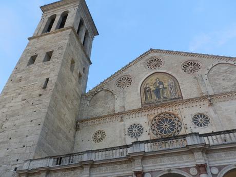 🚘Duomo di Spoleto, simbolo romanico della città di Spoleto 🚘Duomo di Spoleto, simbolo romanico della città di Spoleto