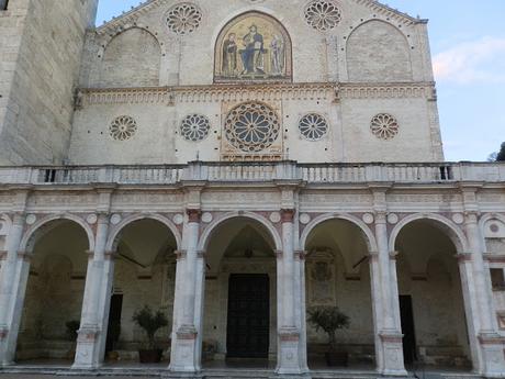 🚘Duomo di Spoleto, simbolo romanico della città di Spoleto 🚘Duomo di Spoleto, simbolo romanico della città di Spoleto