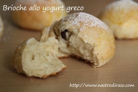 Brioches allo yogurt greco e uvetta Brioches allo yogurt greco e uvetta