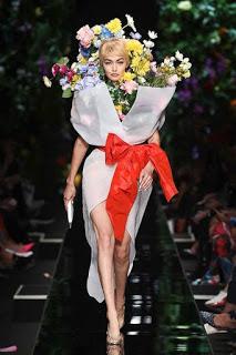 A proposito di #MFW #SS18 Oggi parliamo di : Moschino A proposito di #MFW #SS18 Oggi parliamo di : Moschino