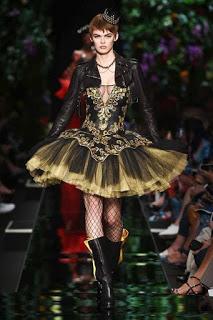 A proposito di #MFW #SS18 Oggi parliamo di : Moschino A proposito di #MFW #SS18 Oggi parliamo di : Moschino