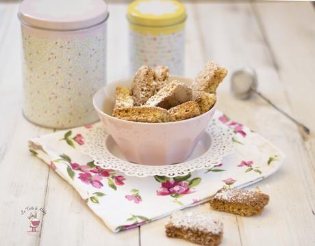 Biscotti caserecci con riciclo di pan di spagna alle nocciole Biscotti caserecci con riciclo di pan di spagna alle nocciole