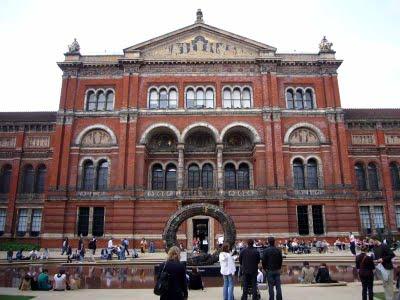 VICTORIA & ALBERT MUSEUM