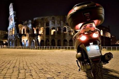 Colosseo: coppia gay condannata per atti osceni Colosseo: coppia gay condannata per atti osceni