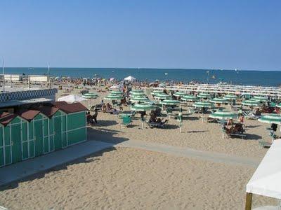 Il governo privatizza anche le spiagge