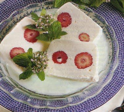 Mattonella di gelato e fragole.