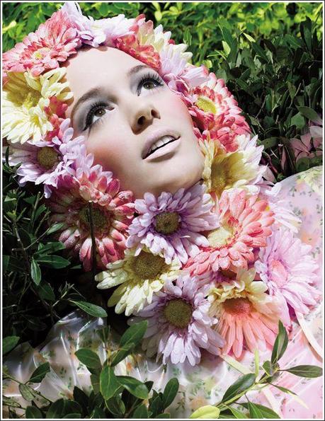 Mac Cosmetics: Fashion Flowers Collection