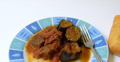 spezzatino con melanzane (kokkinisto me melitzanes)