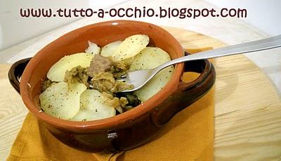 Freddo febbraio! - Spezzatino di maiale e verze in cocotte con coperchio di patate