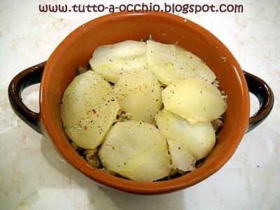 Freddo febbraio! - Spezzatino di maiale e verze in cocotte con coperchio di patate