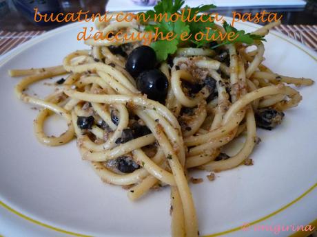 Bucatini con molliche, pasta d'acciughe e olive + Le mie fisse