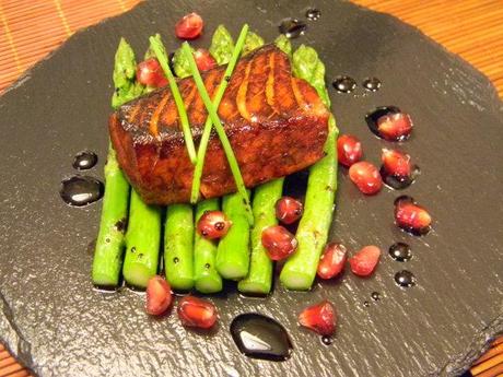 Salmone Teriyaki con Asparagi e Melograno