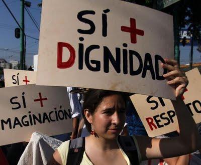 FOTO DEL GIORNO 9 MAGGIO 2011 : MESSICANI A CITTà DEL MESSICO MANIFESTANO CONTRO I NARCOS E LA VIOLENZA