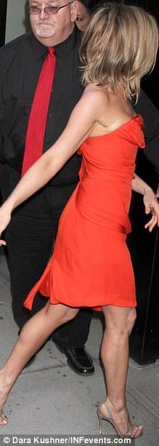 MODA// Jennifer Aniston in arancione firmato Vivienne Westwood