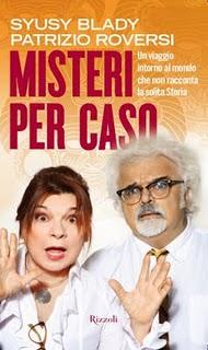 Il libro del giorno: Misteri per caso. Un viaggio intorno al mondo che non racconta la solita Storia. Di Syusy Blady e Patrizio Roversi (Rizzoli)