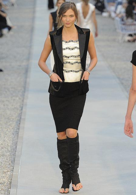 chanel_resort_2012_runway_063_18362785034