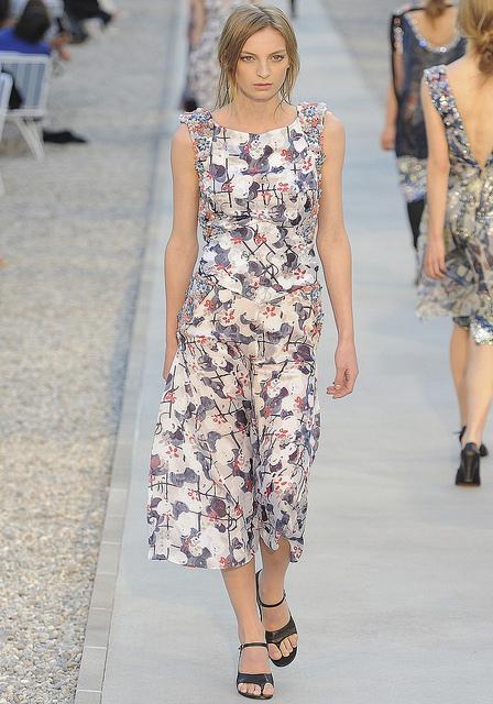 chanel_resort_2012_runway_045_183614682244