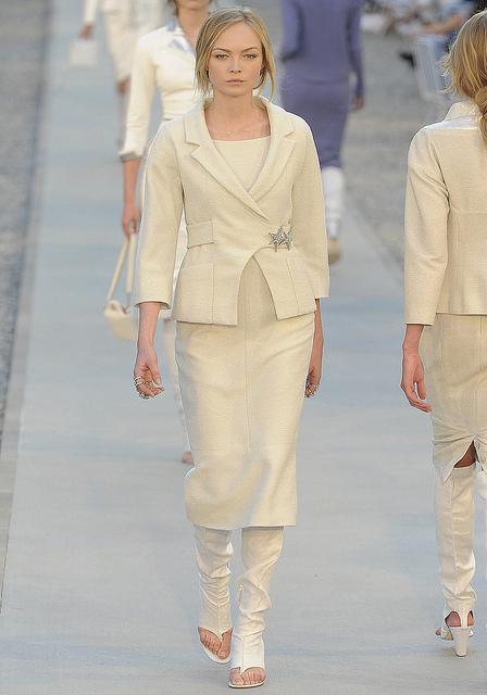 chanel_resort_2012_runway_009_183548881701