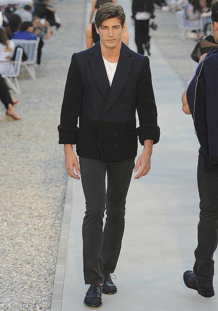 chanel_resort_2012_runway_027_183601584620