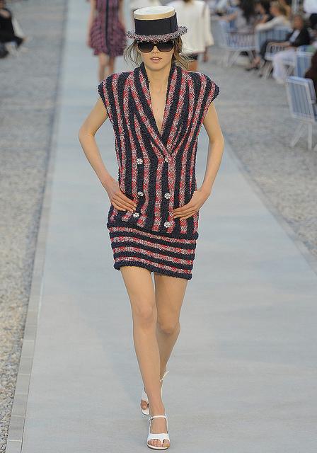 chanel_resort_2012_runway_020_183556700387