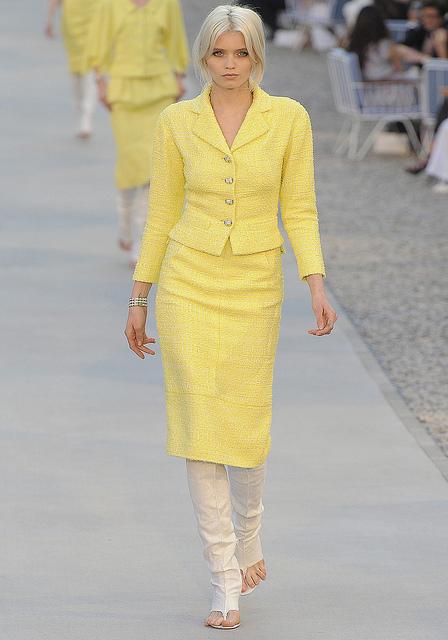 chanel_resort_2012_runway_001_183542798721