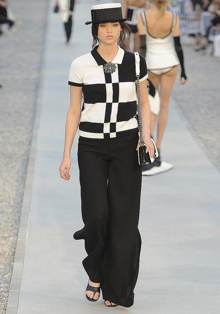 chanel_resort_2012_runway_034_183606354644
