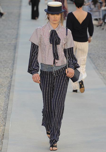 chanel_resort_2012_runway_023_183558364230