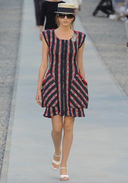 chanel_resort_2012_runway_021_183557650214