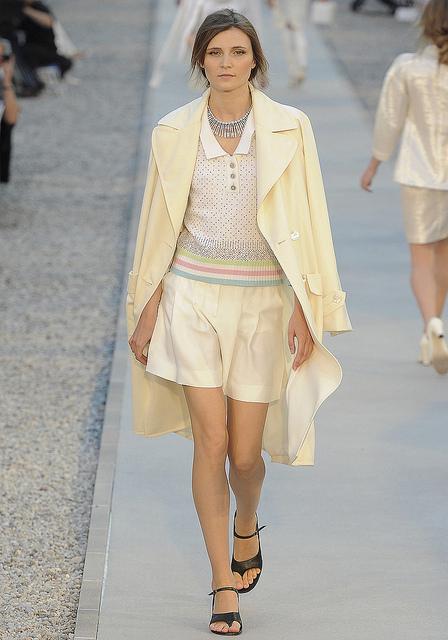 chanel_resort_2012_runway_014_18355254091