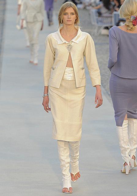 chanel_resort_2012_runway_008_183547787296