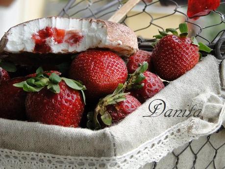 Cuori steccati allo yogurt ripieni di fragole!!!