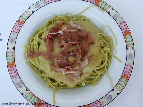 Taglioli con crema al porro e prosciutto crudo