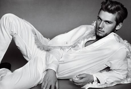 Alex-Pettyfer-Testino-vman-Homotography-7